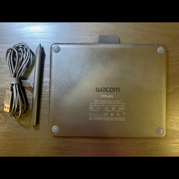 Wacom Intuos Graphic Tablet with Stylus (CTL4100) - Picture 2 of 3